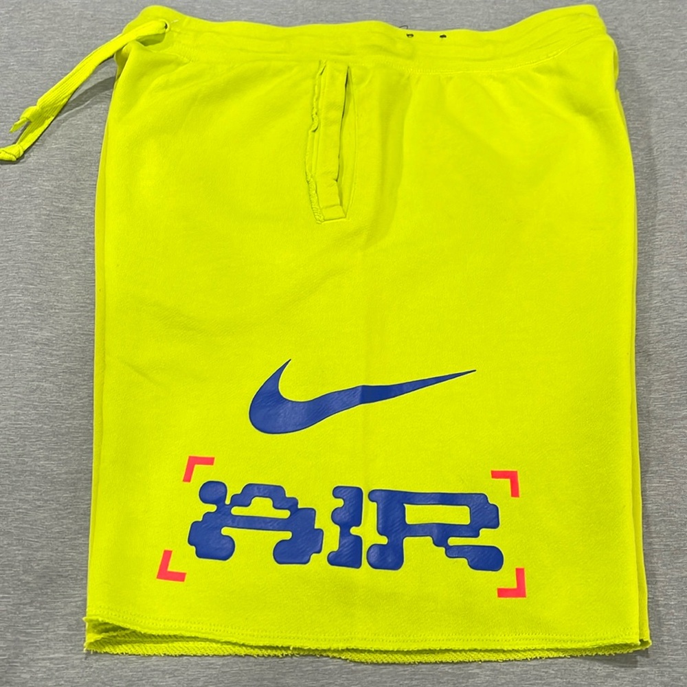 NIKE SWEAT SHORTS , neon yellow catching air